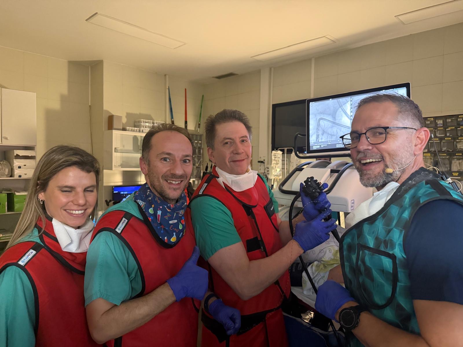 Advanced endoscopy teaching in an international live endoscopy unit